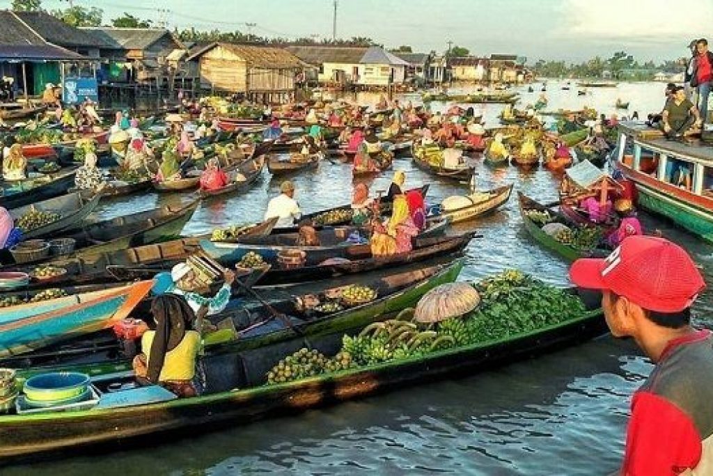 5 Pasar Terapung di Indonesia yang Perlu Kamu Ketahui!