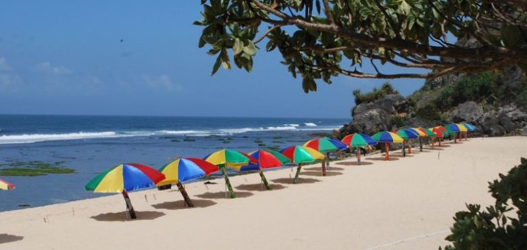 7 Pantai Eksotis di Yogyakarta yang Paling Populer