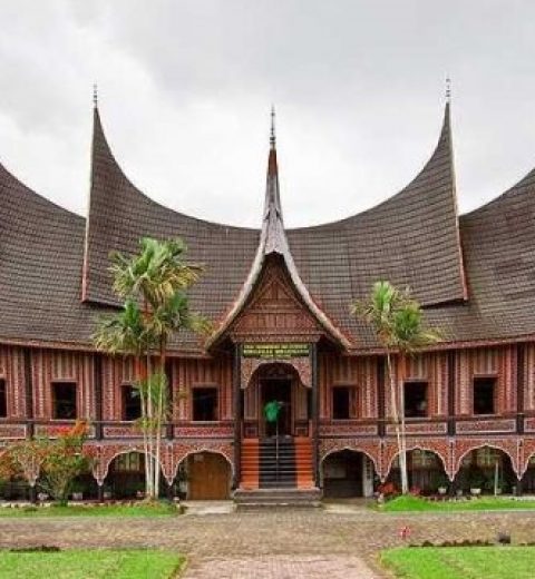 5 Keunikan Rumah Adat Lamin khas Kalimantan Timur
