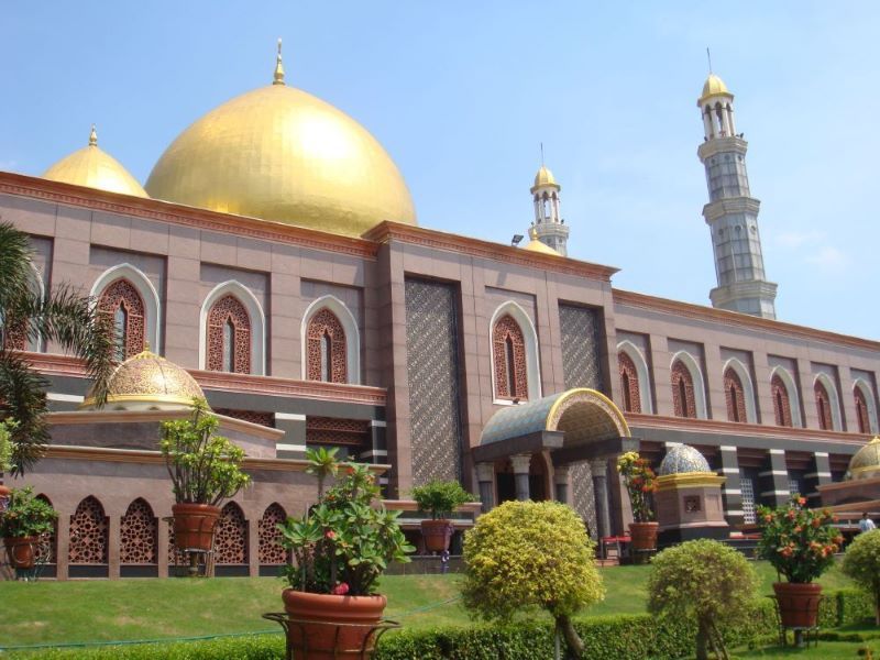 8 Masjid Termegah Terbesar di Indonesia Pergiyuk 