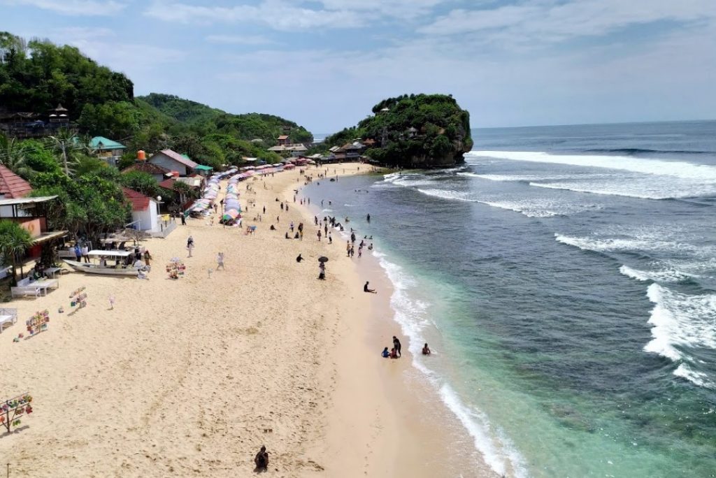 8 Wisata Pantai Gunung Kidul Yogyakarta yang Paling Hits