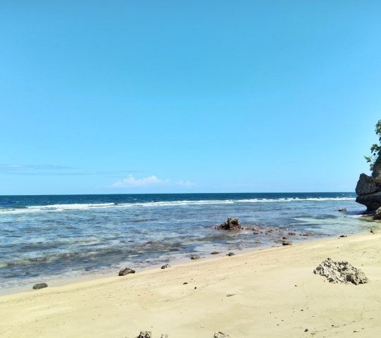Pantai Pasir Putih Kayubulan