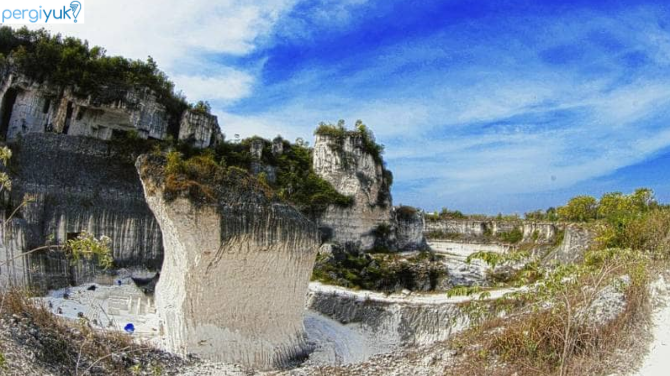 10+ Tempat Wisata di Gresik Terpopuler Dari Religi Hingga Alam