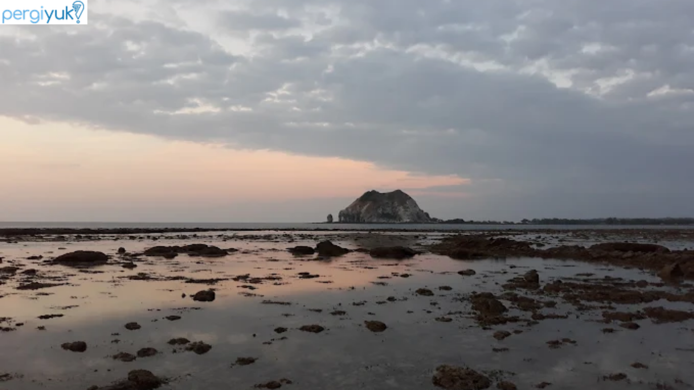 12 Tempat Wisata di Kupang yang Sejuk, Asri dan Populer